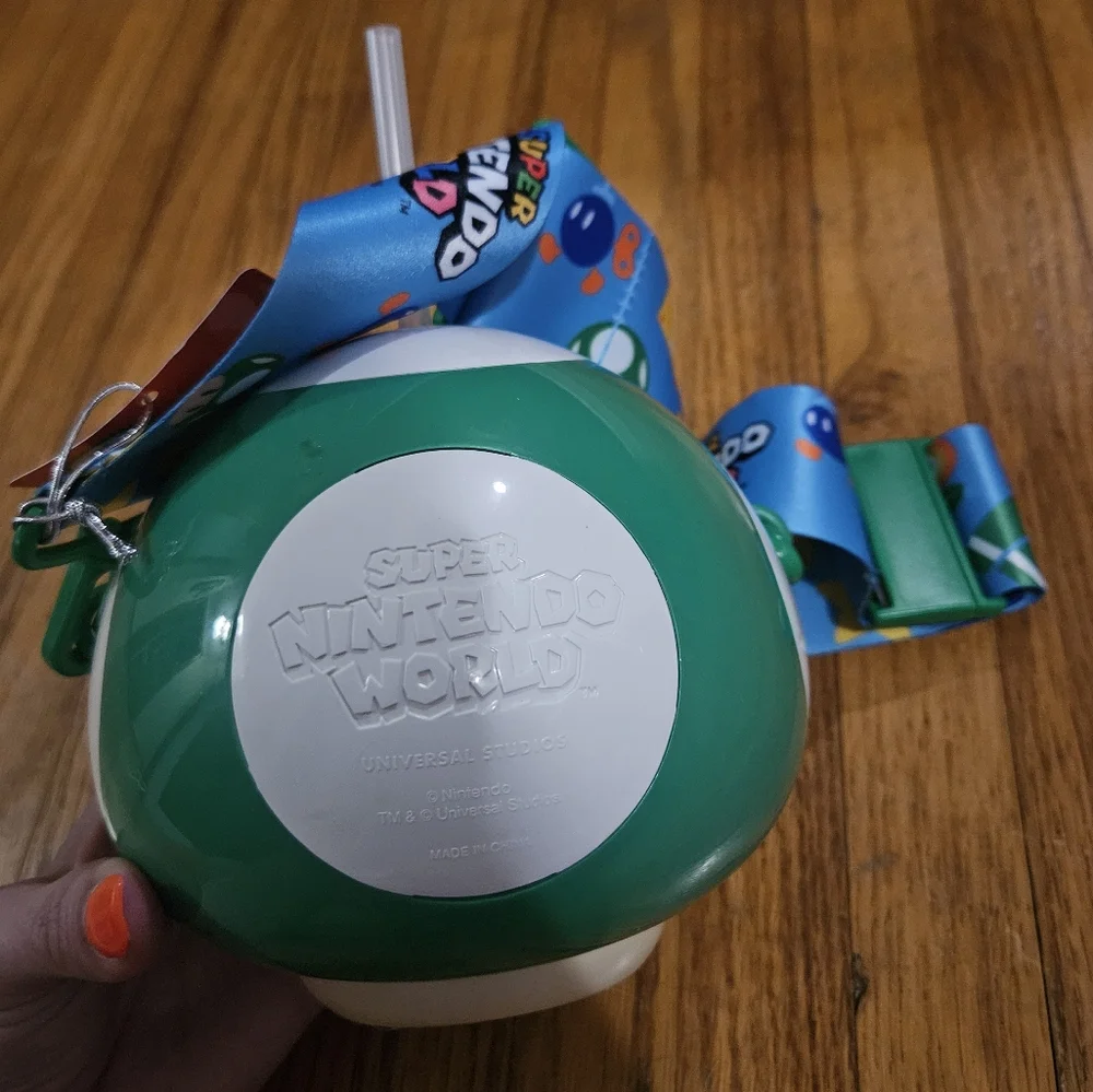 NWT Super Nintendo World Green Mushroom Sipper Cup W Lanyard